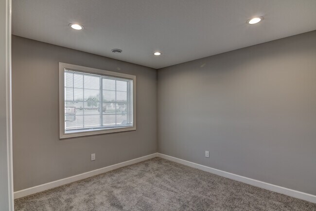 Building Photo - 600 W 9th St