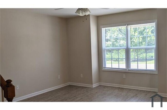 Building Photo - Townhomes at Ridgewood