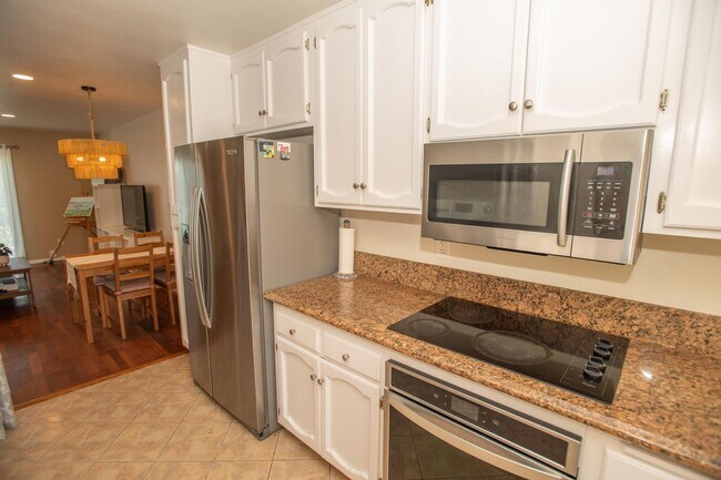 Building Photo - Great Townhome located in the 4S ranch next to Westwood elementary