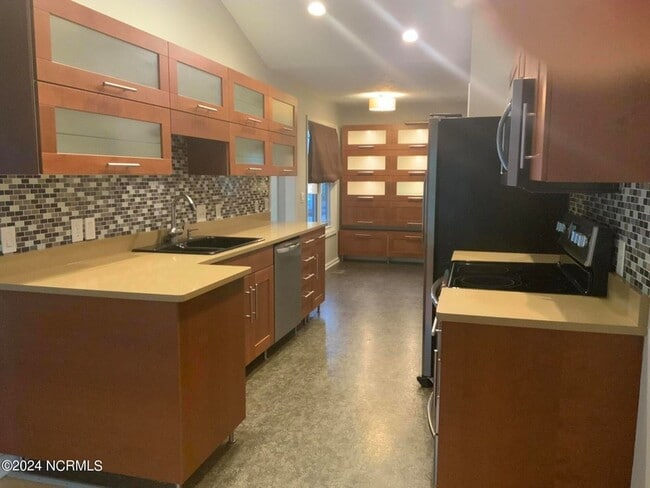 Building Photo - 30 Winchester Rd