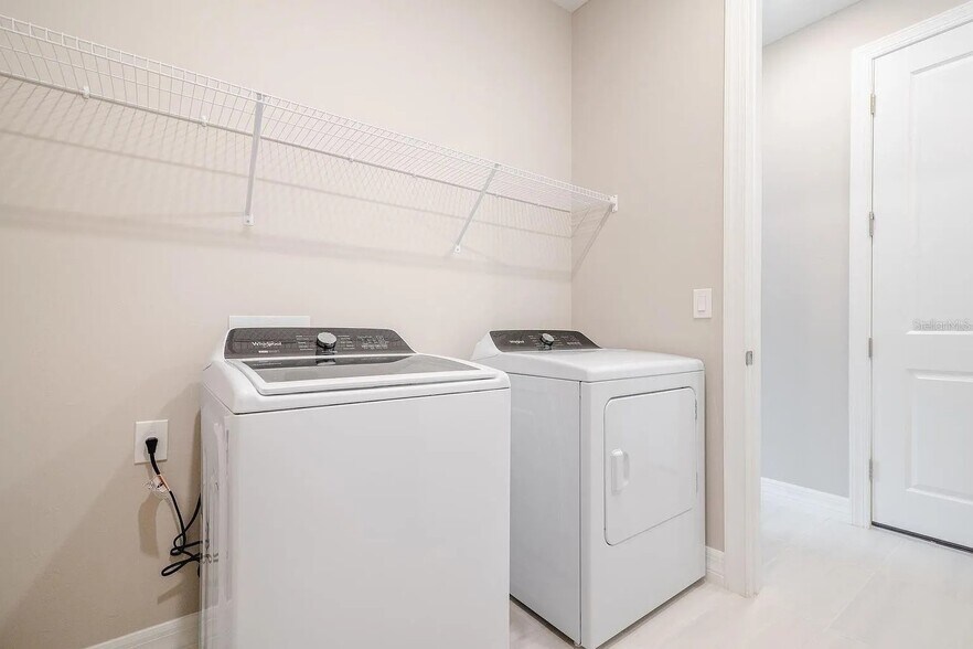 Building Photo - 2175 Darley Oak Way