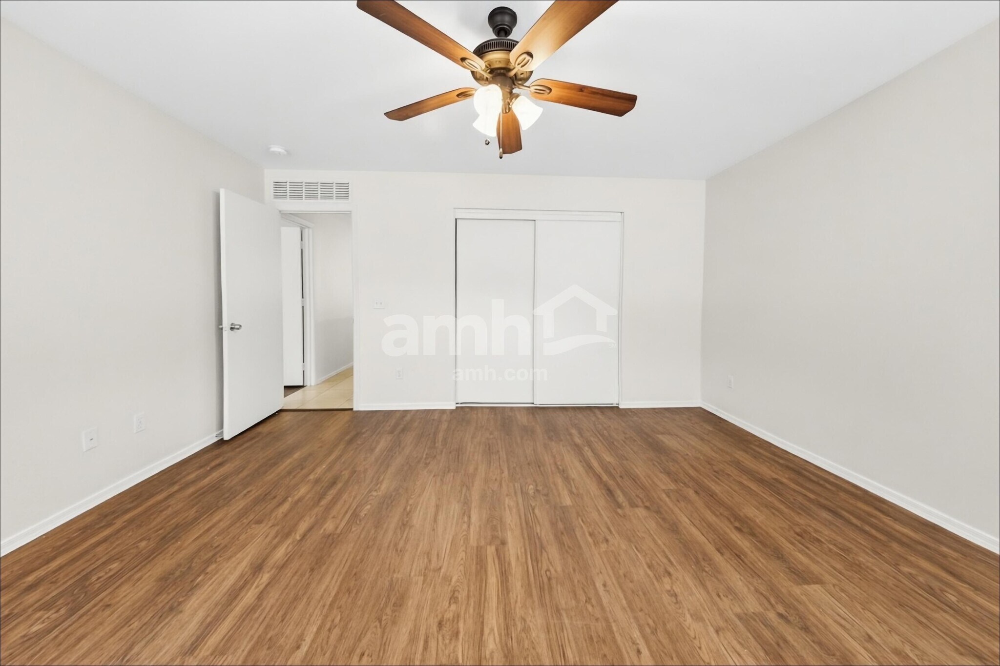 Building Photo - 11514 W Bloomfield Rd