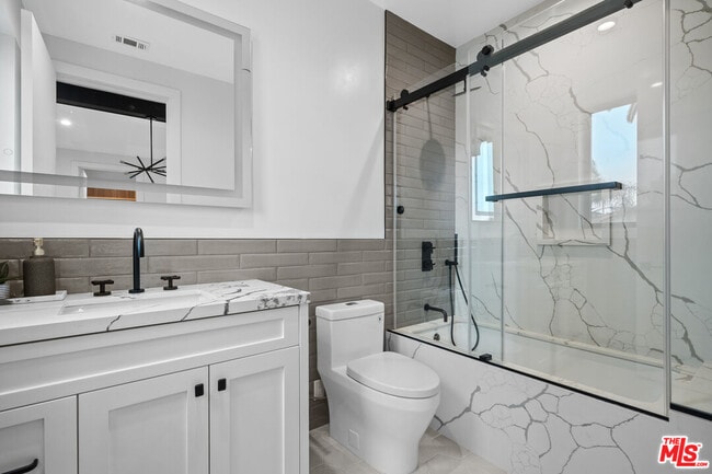 Building Photo - 4475 Mammoth Ave