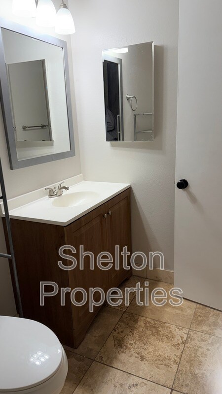 Building Photo - 523 E Malibu Dr