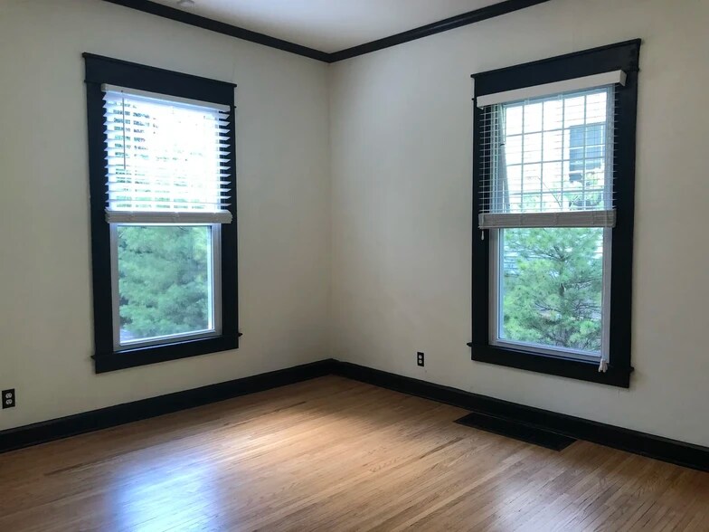 Building Photo - 629 N College Ave