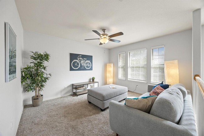 Building Photo - 2109 Zoa Dr