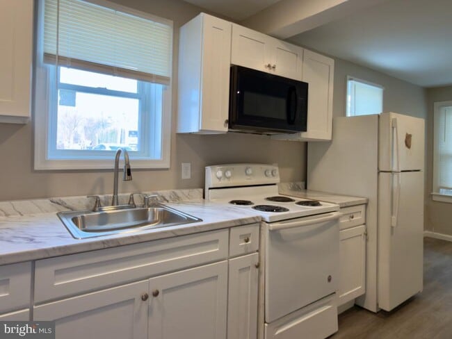 Building Photo - 31 S Main St