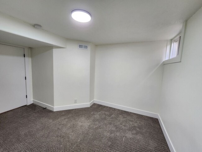 Building Photo - East Bench Luxury Bungalow - Fully Renovated and STUNNING!