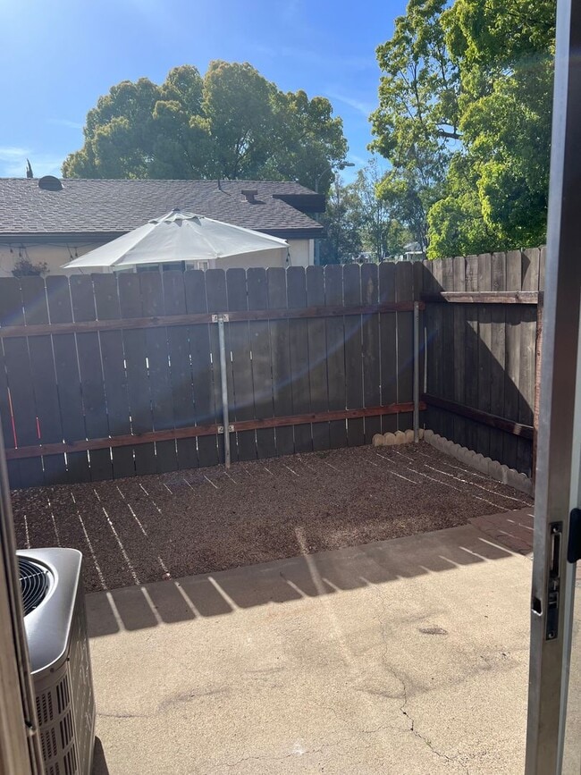 Building Photo - Updated 2BR/1BA 2 Story Townhome in Park Like setting in Santee