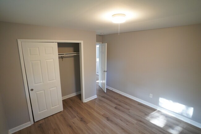 Building Photo - 1501 N Freund Ave