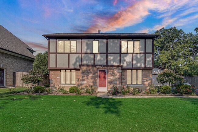 Building Photo - 23327 Wildwood Ln