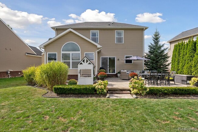 Building Photo - 26422 Elk Run E