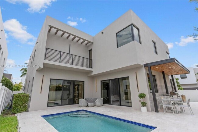 Building Photo - 7440 NW 100th Ct