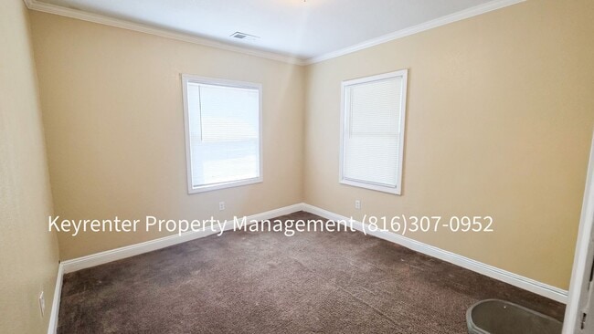 Building Photo - 4 Bed, 1 Bath Home available now!