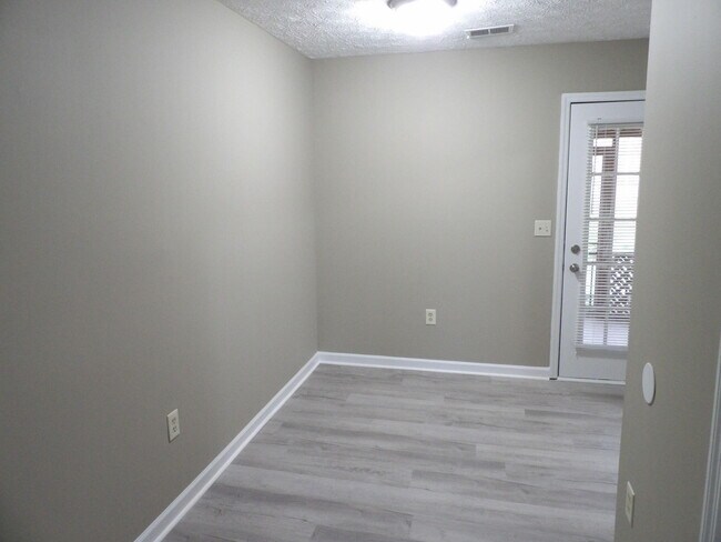 Building Photo - 244 Meadowview Dr