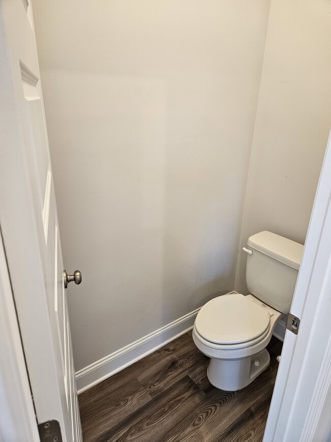 Building Photo - 212 Pine Is Ave