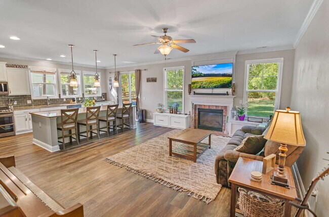 Building Photo - "Spacious 4-Bedroom Sanctuary with 3 Full Baths in Hampstead – Your Dream Home Awaits!"