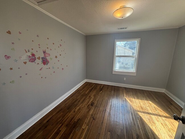 Building Photo - COMING SOON! SPACIOUS 2 BED HOUSE!