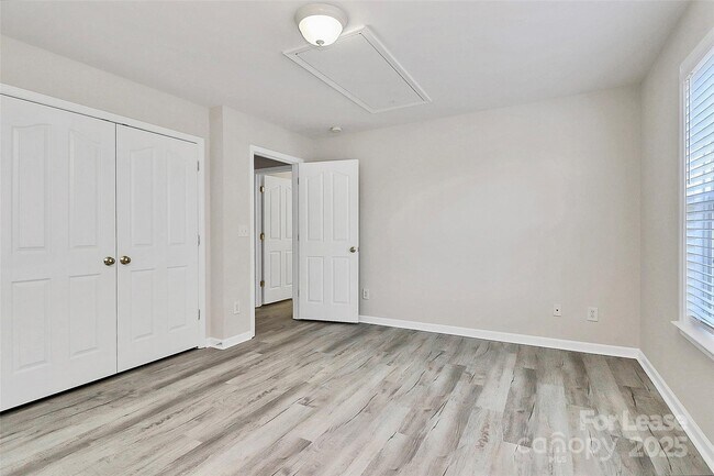 Building Photo - 2108 Oakcliffe Ct