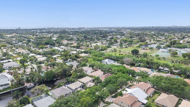 Building Photo - 981 Delray Lakes Dr