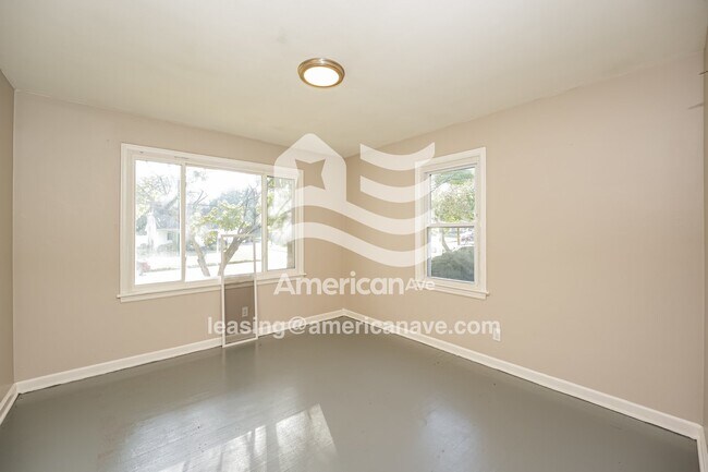 Building Photo - 158 Hawk Ave