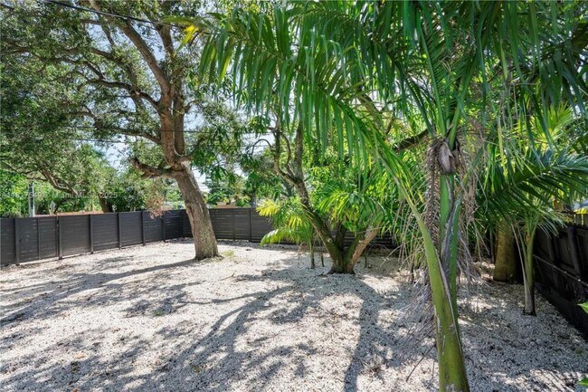 Building Photo - 2 bedroom in North Miami FL 33161