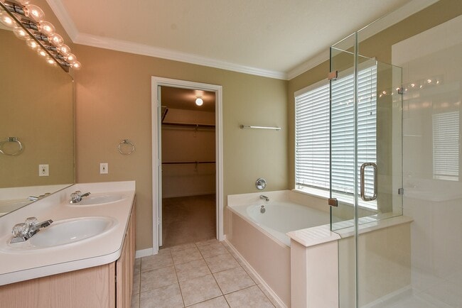 Building Photo - 11911 Brantley Haven Dr