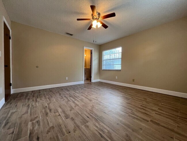 Building Photo - Newly Renovated 3/2 Home ~ Brand New Kitchen ~ Updated Bathrooms ~ Fenced Yard!
