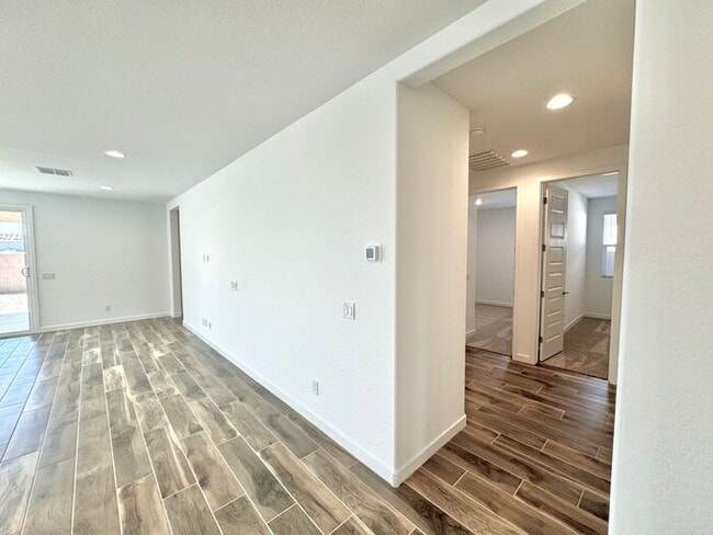 Building Photo - MOVE IN READY! New 5-Bedroom Home in Goody...