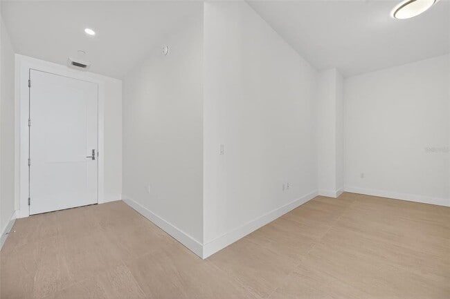 Building Photo - 301 1st St S