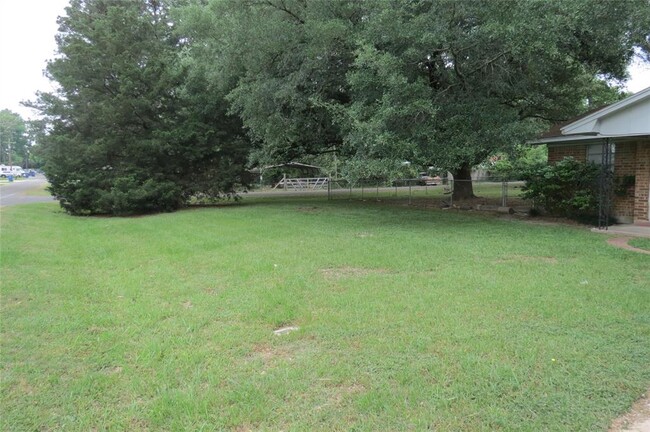 Building Photo - 340 West Dr