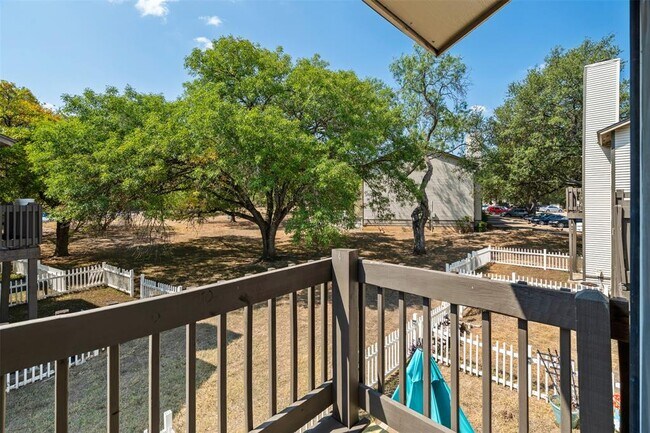 Building Photo - 1806 River Crossing Cir