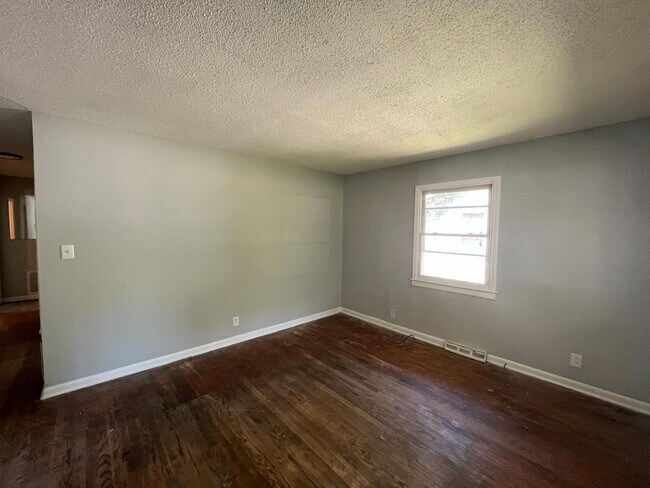 Building Photo - 2321 Stroller Ave