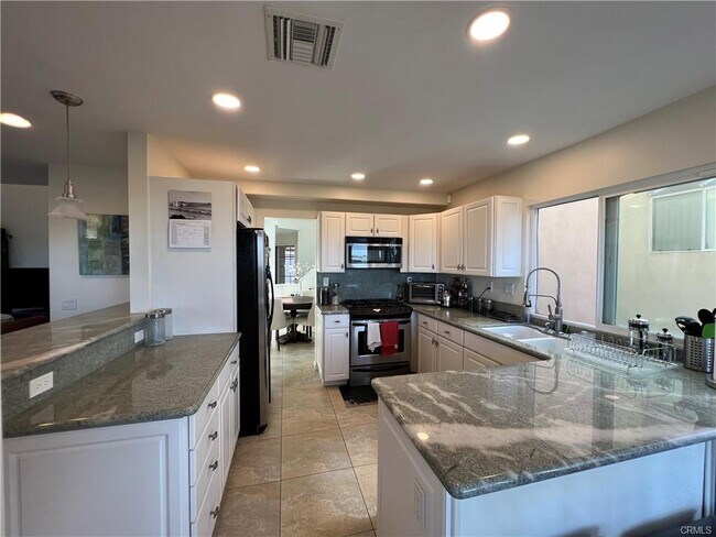 Building Photo - 33636 Sundown Ct