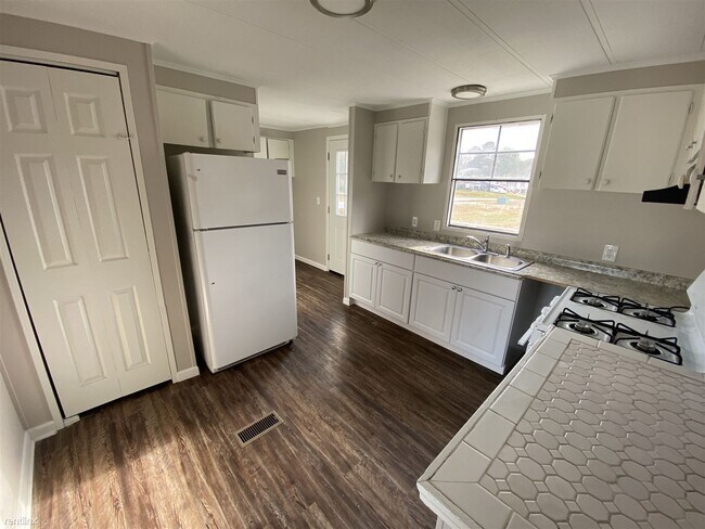 Building Photo - 3 br, 2 bath Mobile Home - 1 West Hopeton ...
