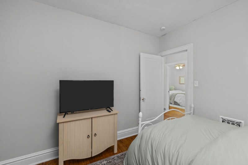 Building Photo - 5342 Itaska St