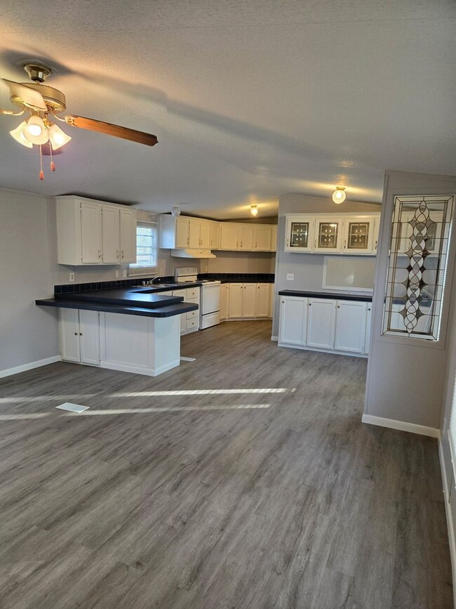 Building Photo - 1591 3250