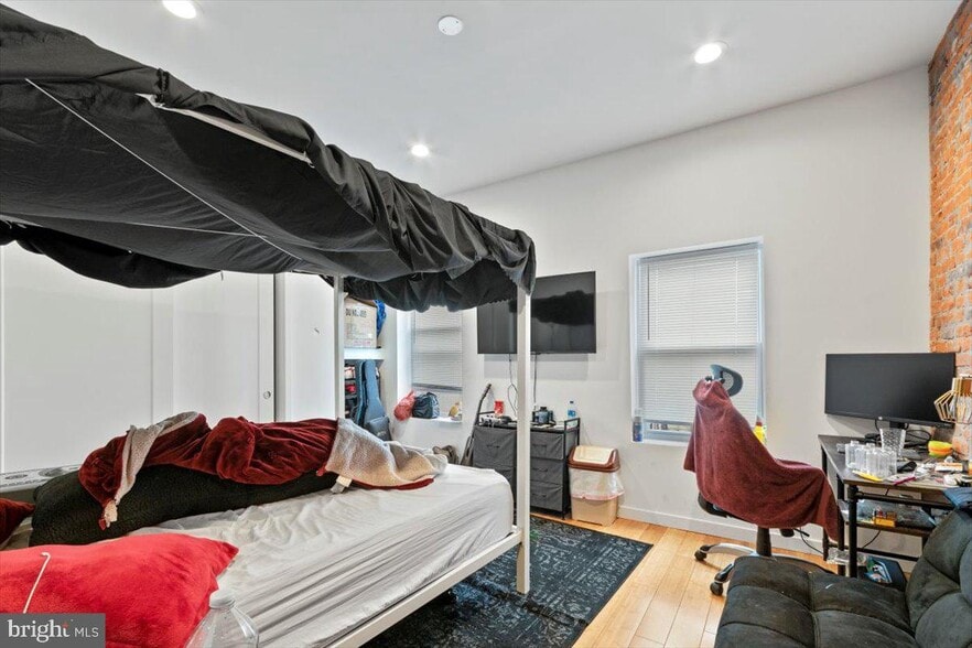 Building Photo - 721 N 40th St