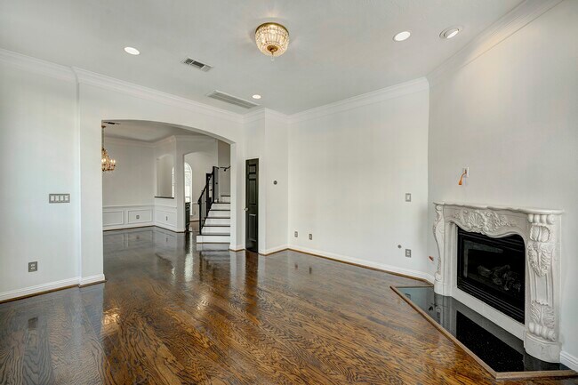 Building Photo - 5207 Blossom St