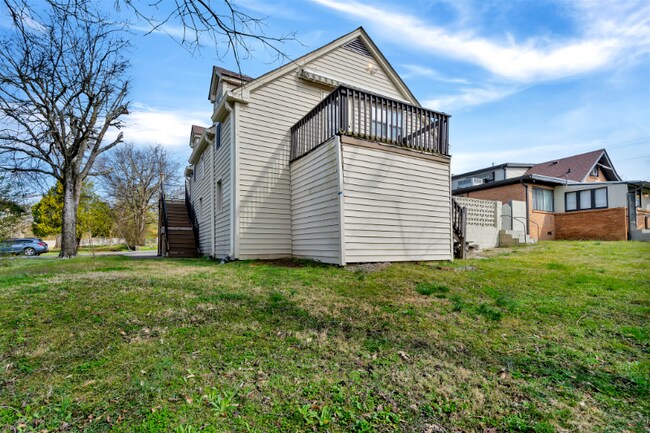 Building Photo - 600 Larkin Springs Rd