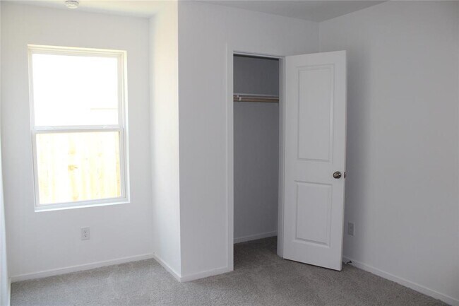 Building Photo - 3036 Dawn Sound Dr