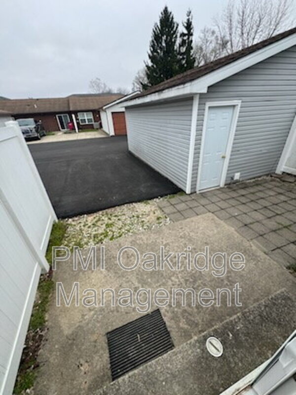 Building Photo - 167 Bevonne Ct