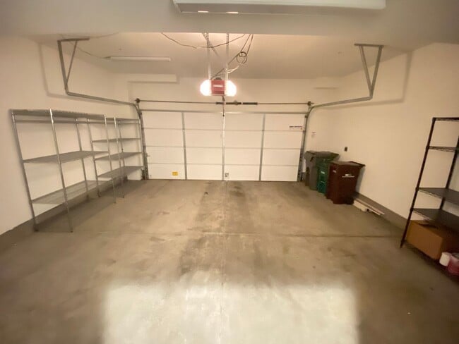 Building Photo - Advent - Three Story Townhome W/ Attached ...