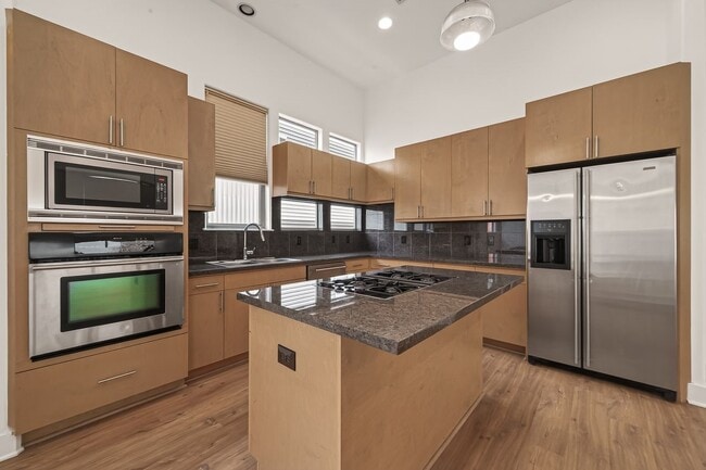 Building Photo - 724 Ruthven St