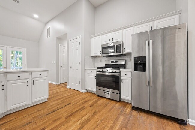 Building Photo - Spacious 3BR/3BA + 2 Bonus Rooms | $2,500/...