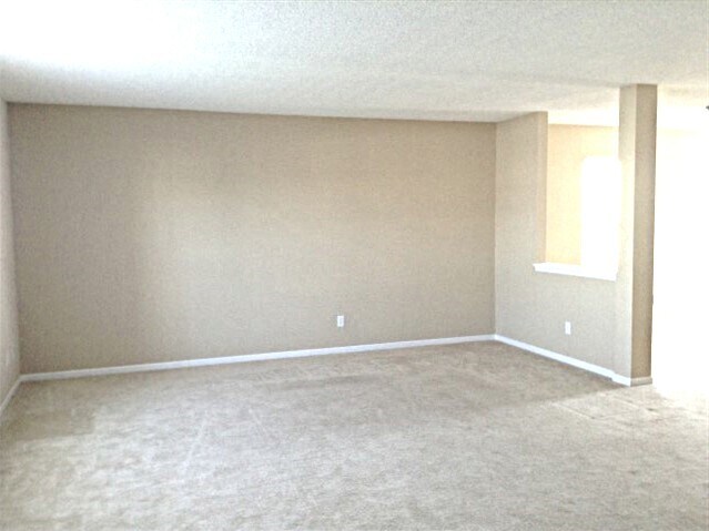 Building Photo - 608 Waterford Way