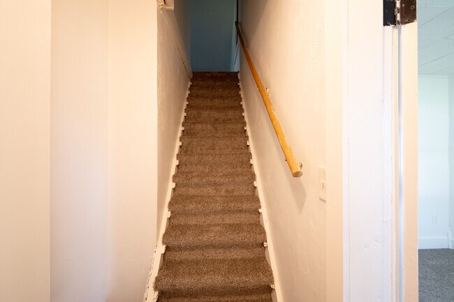 Building Photo - 433 N Randall St