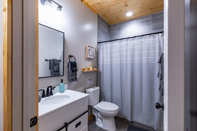 Building Photo - 43 Medina Ct