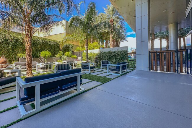 Building Photo - 6th Floor 2-Bedroom Condo with Stunning Las Vegas Strip Views