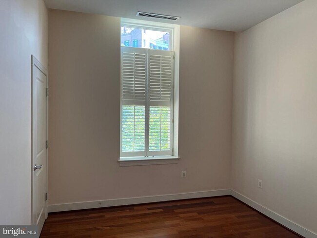 Building Photo - 2425 L St NW